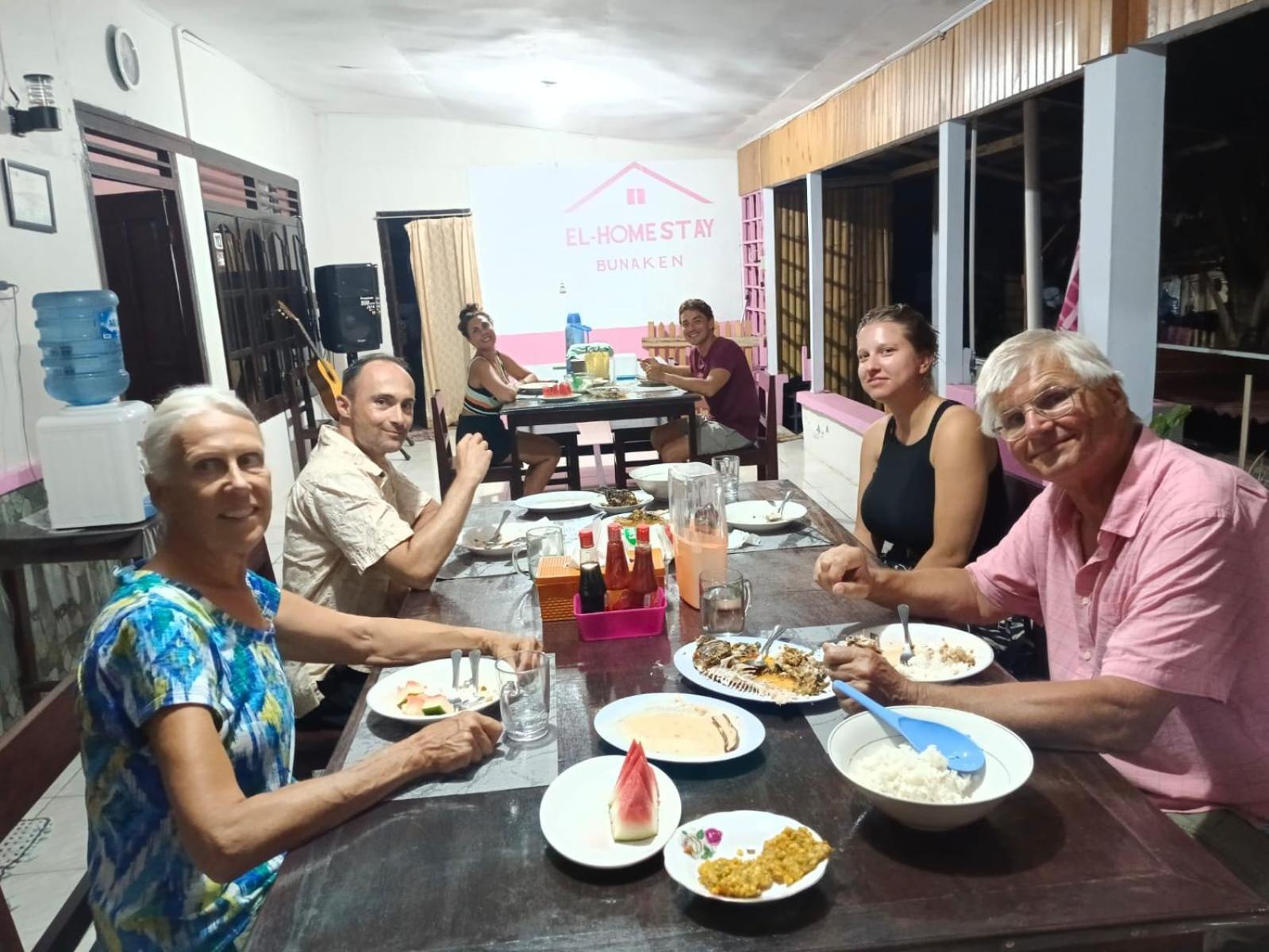 El Homestay Bunaken Exterior foto